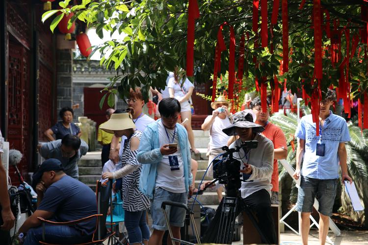 初尝人妻少妇李芬第10章的相关介绍