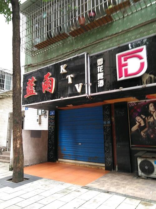 酒店人妻自拍的相关介绍