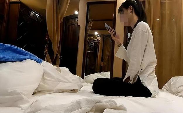 办公室少妇制服秘书熟女av的相关介绍