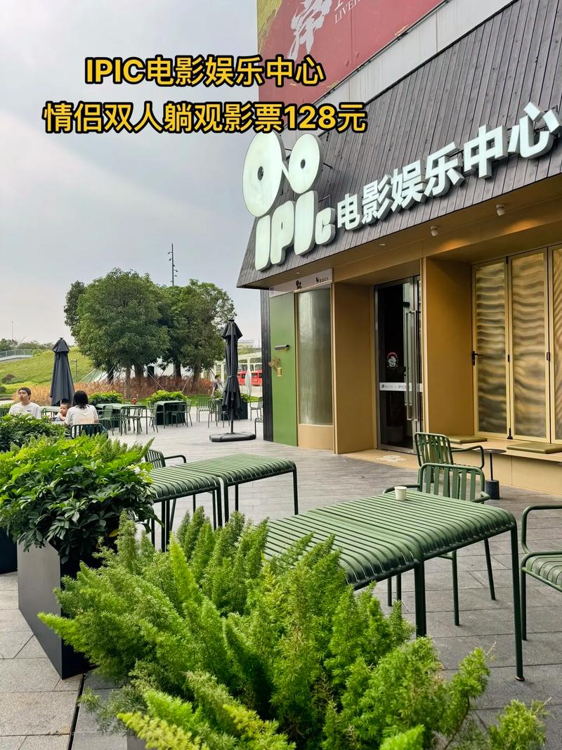 操极品美女老师的相关介绍