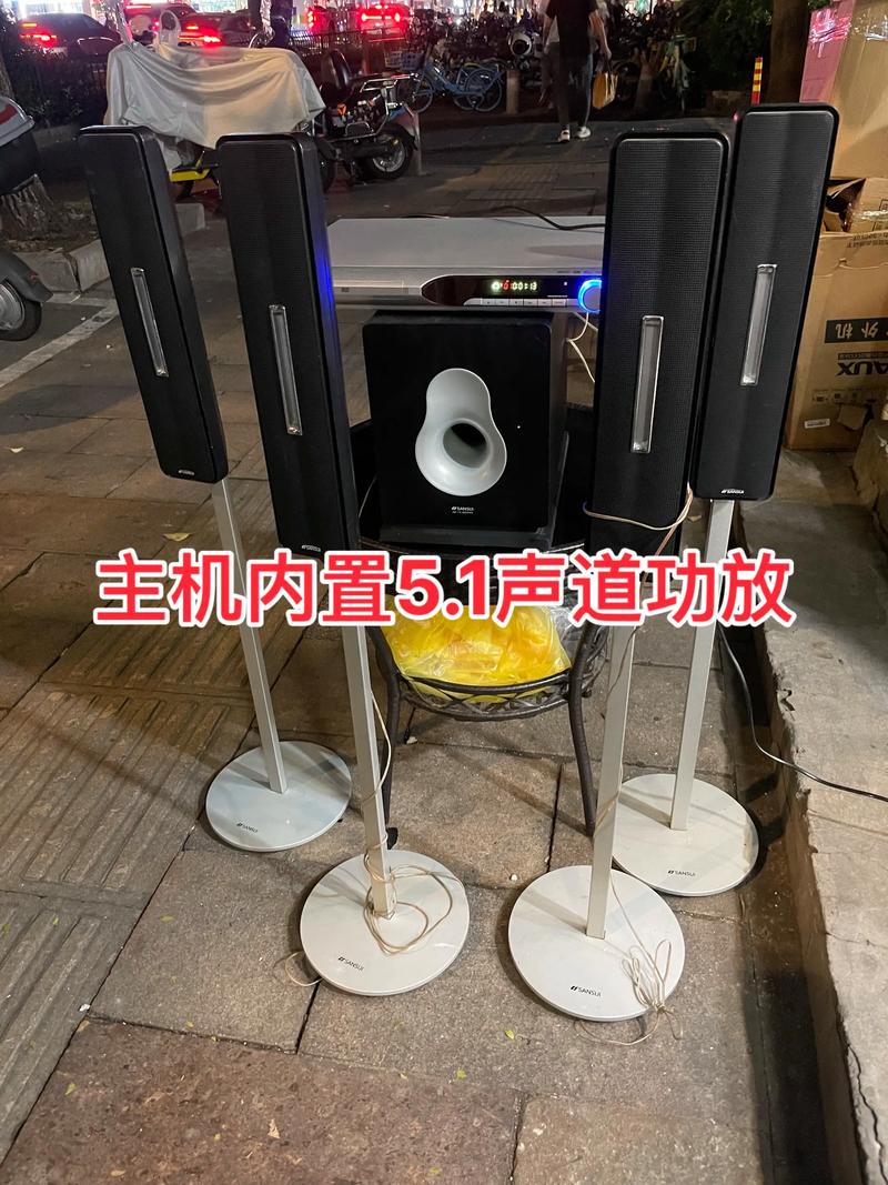 一边脱一边摸一边舔的相关介绍