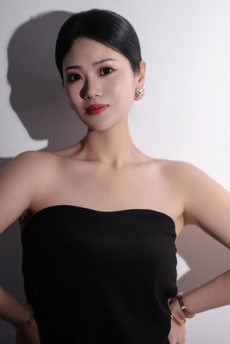 美女诱惑姿势的相关介绍
